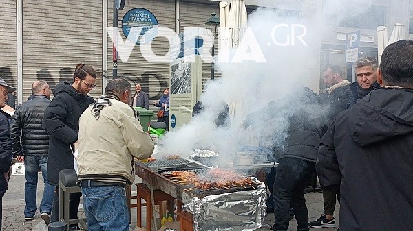 Ξεκίνησε το γλέντι της παραμονής των Χριστουγέννων 